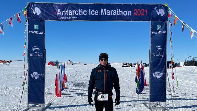 Tenesī Universitātes prezidents Boids skrien Antarktikas maratonu