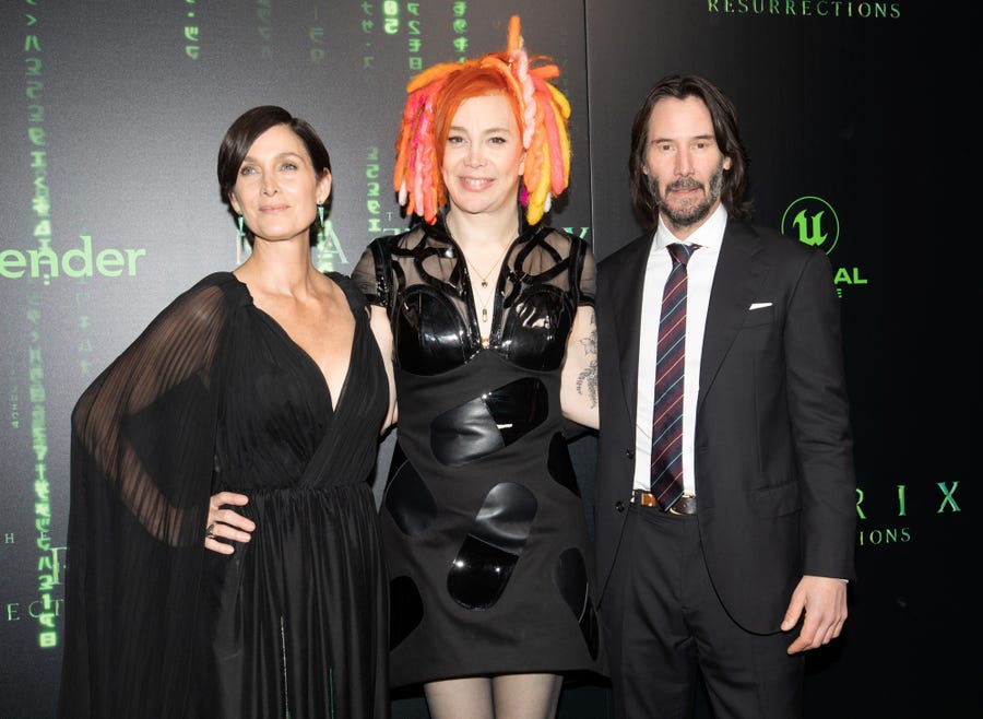 SAN FRANCISCO, CALIFORNIA - DECEMBER 18: (L-R) Carrie-Anne Moss, Lana Wachowski, and Keanu Reeves attend "The Matrix Resurrections" Red Carpet U.S. Premiere Screening at The Castro Theatre on December 18, 2021 in San Francisco, California. (Photo by Kelly Sullivan/Getty Images) ORG XMIT: 775746192 ORIG FILE ID: 1359768929