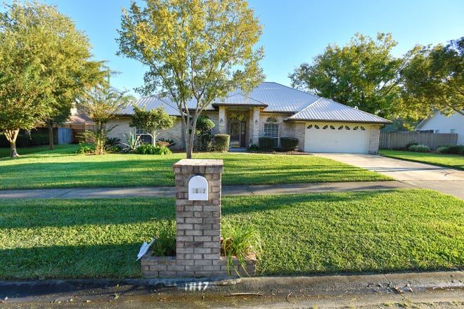 The housing market should remain booming in 2022.