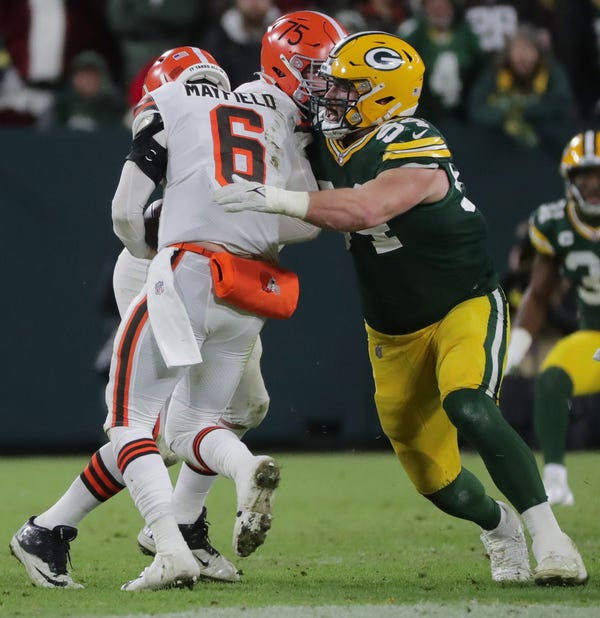 Quarterback Baker Mayfield leading the Browns offense