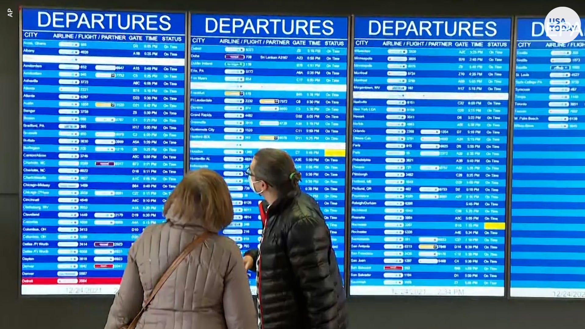 Holiday travel woes continue as thousands of US flights are canceled or delayed Monday thumbnail