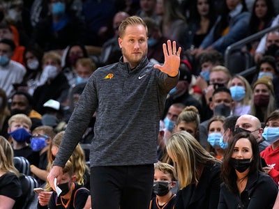 Phoenix Suns continue 'thorough' interview process for vacant head coaching position