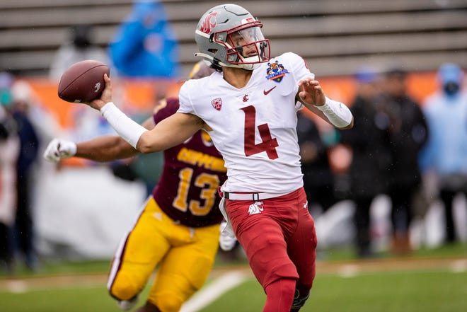 Washington State quarterback Jayden de Laura drops back to pass the ball against the Central Michigan defense during the Sun Bowl in El Paso, Texas, on Friday, Dec. 31, 2021.