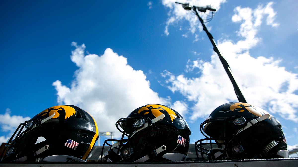 Leistikow: Hiring Warren Ruggiero shows Iowa football is determined to upgrade pass game Leistikow: Hiring Warren Ruggiero shows Iowa football is determined to upgrade pass game
