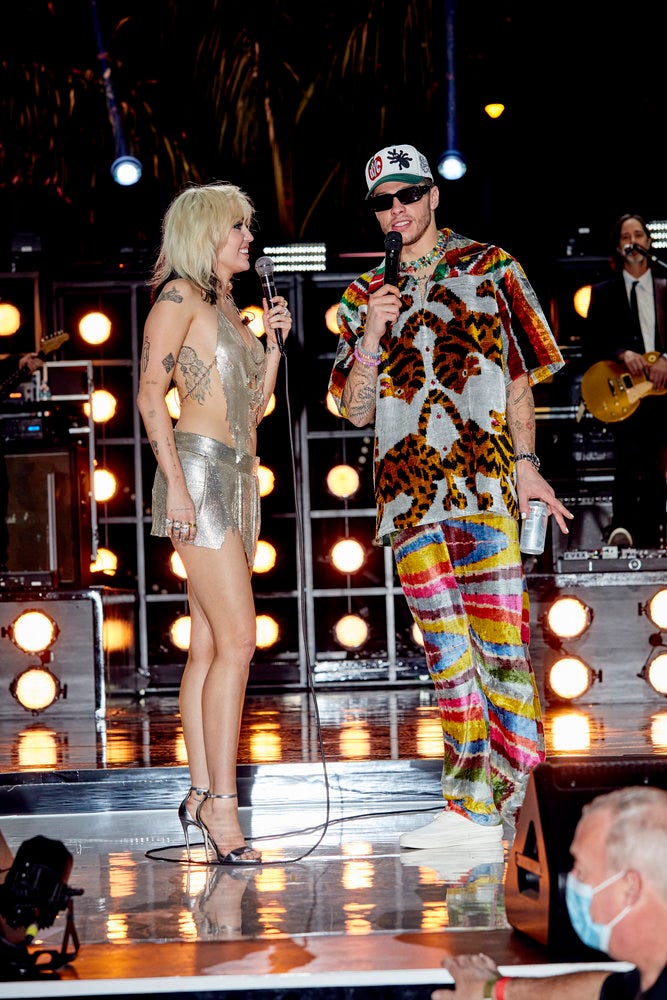 Miley Cyrus has wardrobe malfunction on New Year