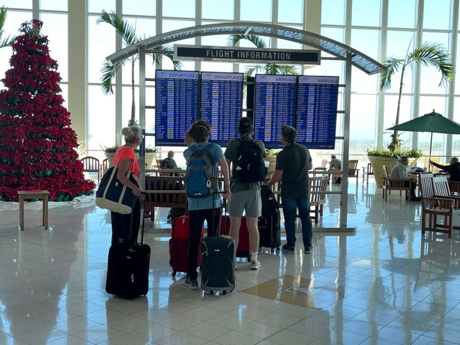 The thousands of flights cancelled or delayed Saturday and Sunday across the U.S. seemed to have little effect on travelers heading out from Southwest Florida International Airport on Sunday.