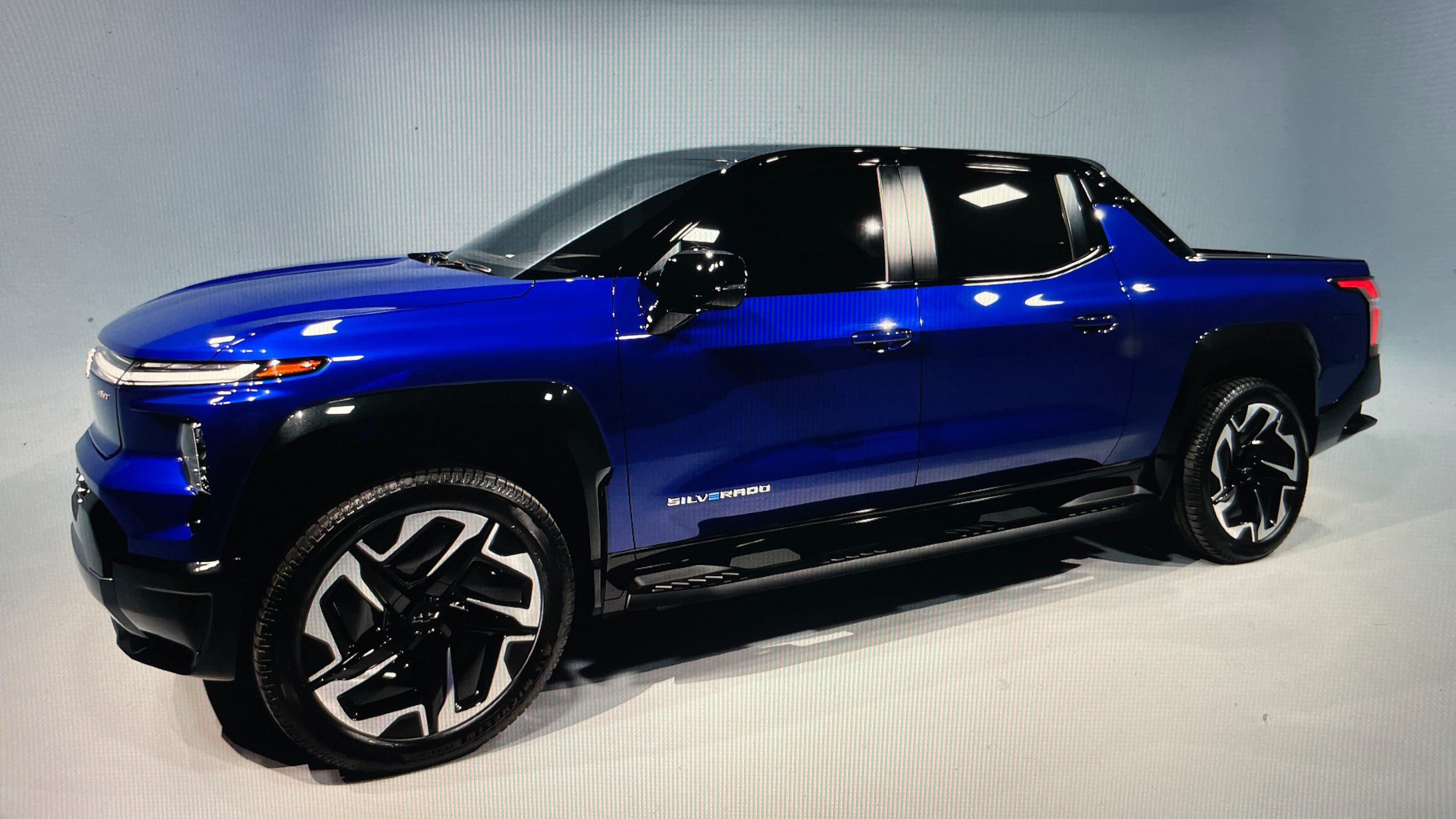 Chevrolet Silverado: Electric pickup unveiled during CES 2022