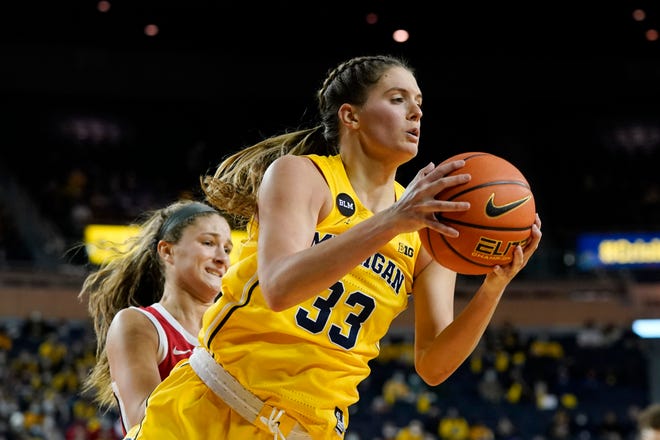 Michigan Wolverines naik dalam jajak pendapat bola basket wanita Associated Press