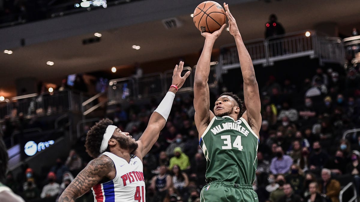 Detroit Pistons vs. Milwaukee Bucks: Best photos from Milwaukee