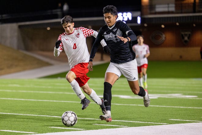 Canyon Randall’s Rodrigo Lira (4) attempted a run during a non-district game Tuesday against Lubbock-Cooper in Canyon.