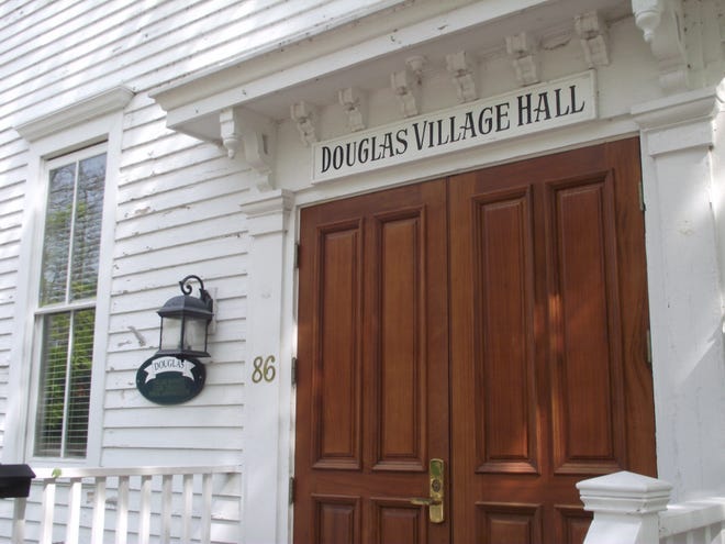 The Douglas Planning Commission has refused to act on plans for a massive apartment development on Wednesday, September 9, citing a number of unresolved issues, including environmental and transport concerns.  twenty one.