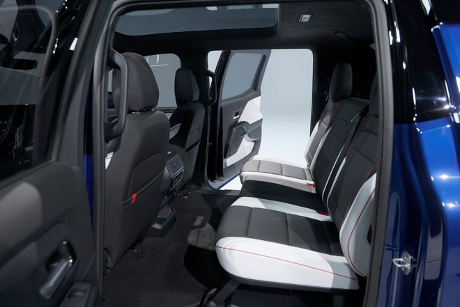 The rear seats are seated, but when folded, there is ample space for long items, which can be extended to the Chevrolet Silverado EV RST, which was unveiled on December 21, 2024, in Phase 3 in Warren. The RST model of the all-electric pickup will go on sale in the fall of 2023 for $ 105,000 when fully loaded, with a range of 400 miles when fully charged.