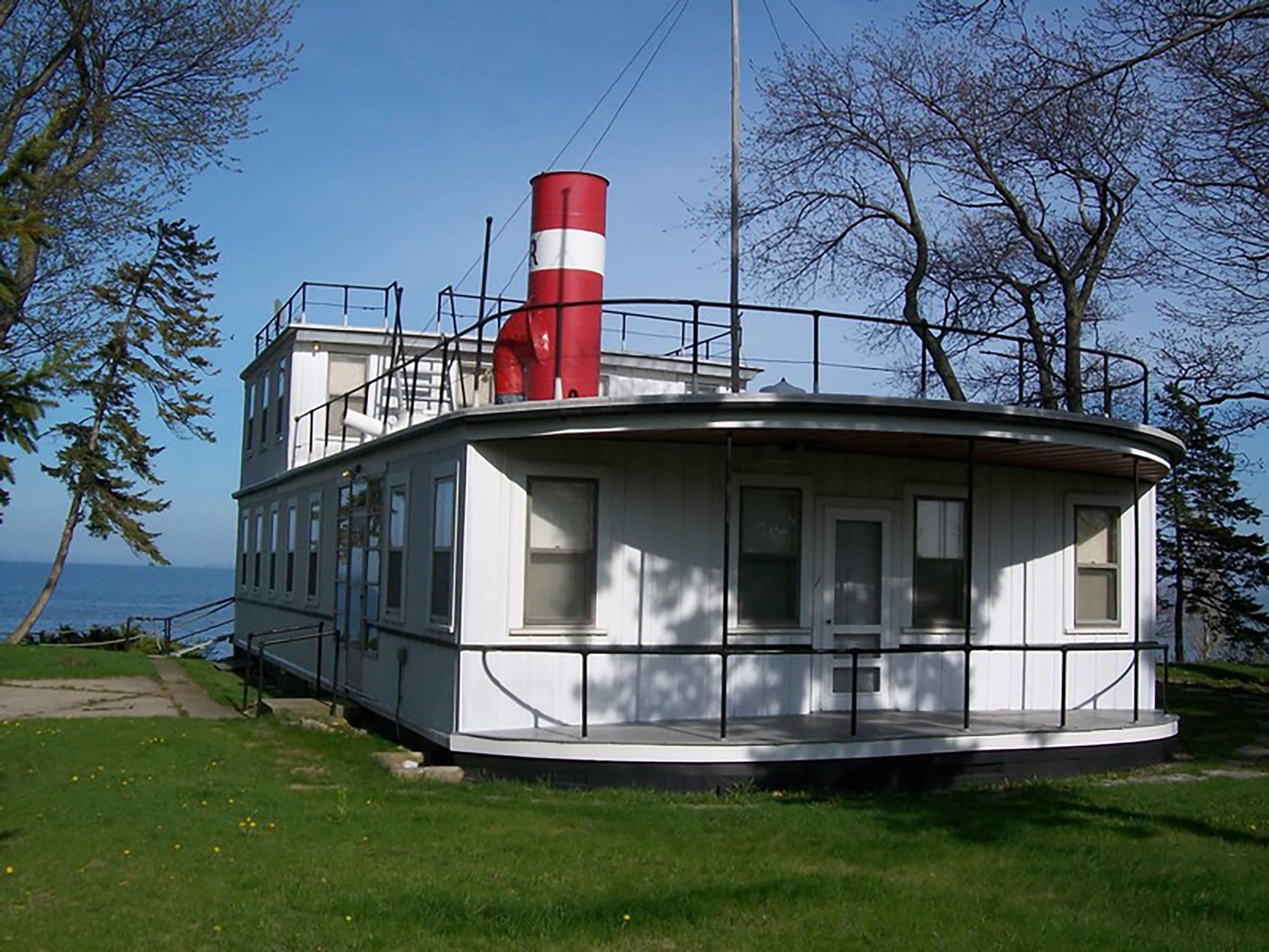 Boatshaped house in Au Gres for sale gets national attention