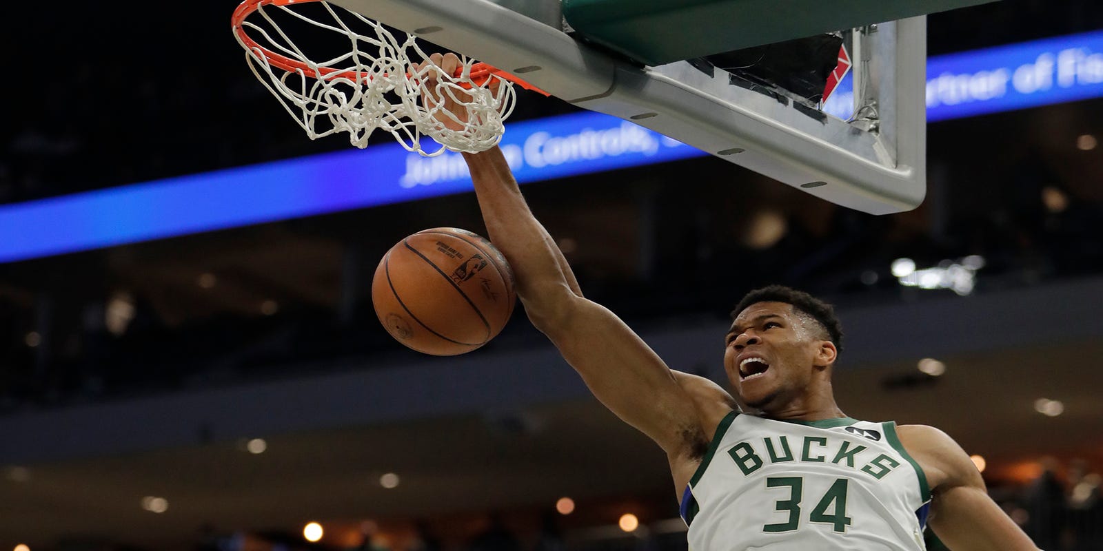 Live coverage: Milwaukee Bucks vs. Dallas Mavericks Sunday afternoon at Fiserv Forum