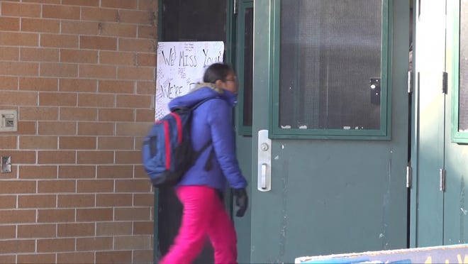 Čikagos mokytojų sąjunga nubalsavo už nuotolinį mokymąsi COVID-19 užpuolimo metu, o miesto administracija atšaukė mokymą.