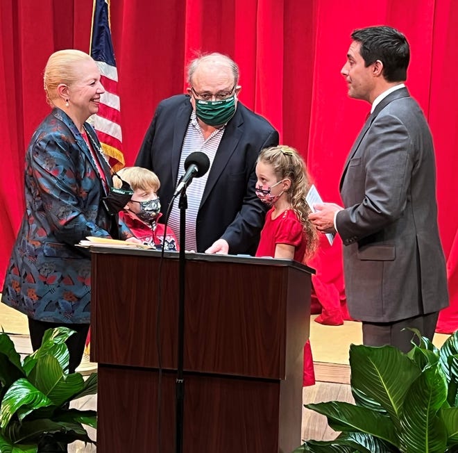Ohio Secretary of State Frank LaRose commences the swearing in of Mayor Ann Womer Benjamin, with her husband, David Benjamin, and grandchildren, Nancy and Linden Benjamin Carroll, holding the mayor’s great-great-great grandmother’s Bible.