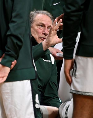 Pelatih kepala Michigan State Spartan Tom Iso akan memimpin timnya melawan Nebraska Cornhauskers di Pusat Acara Mahasiswa Jack Breslin pada hari Rabu. Januari 5, 2022.