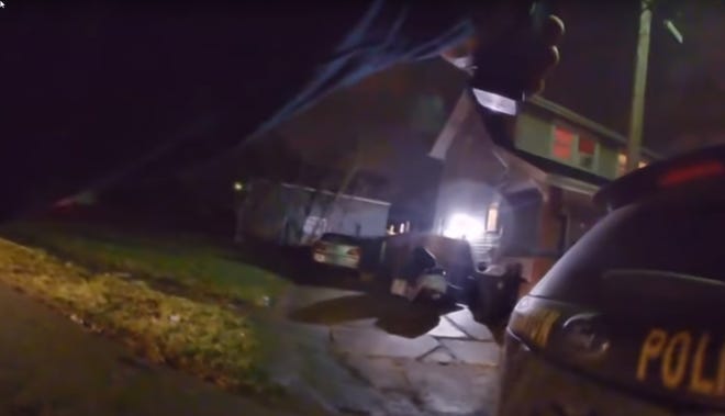 Video menunjukkan polisi menembak tanpa peringatan pada pria Ohio yang menembak ke udara