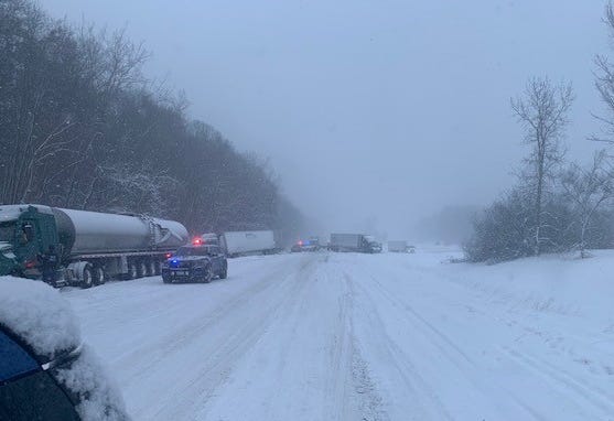 Kecelakaan dilaporkan di AS-131 saat salju lebat, angin kencang melanda Michigan Barat