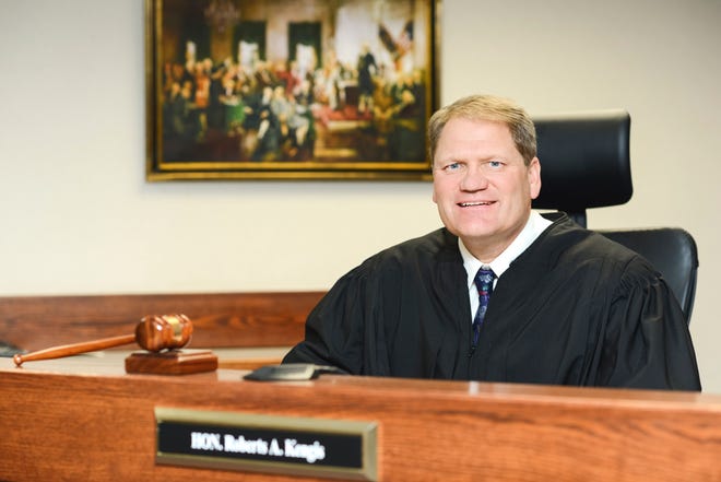 Kengis replaces Bakker as 48th Circuit Court chief judge