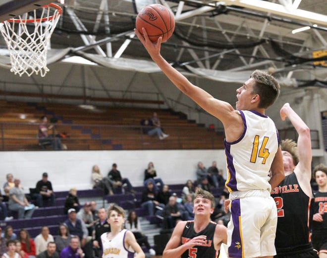 Aden Hathaway led Bronson with 29 points in a win for the Vikings over Reading on Friday.