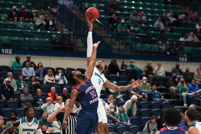 James Baker and UNCW hope to be back on the court on Jan. 12 after four games were postponed and a fifth delayed by a day because of COVID-19 protocols. KEN OOTS/FOR THE STARNEWS