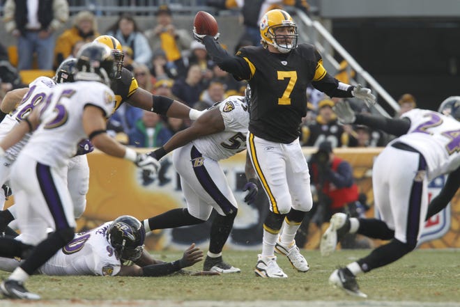 Pittsburgh Steelers quarterback Ben Roethlisberger (7) plays in the NFL football game between the Pittsburgh Steelers and the Baltimore Ravens in Pittsburgh,  Sunday, Dec. 27, 2009. (AP Photo/Keith Srakocic)