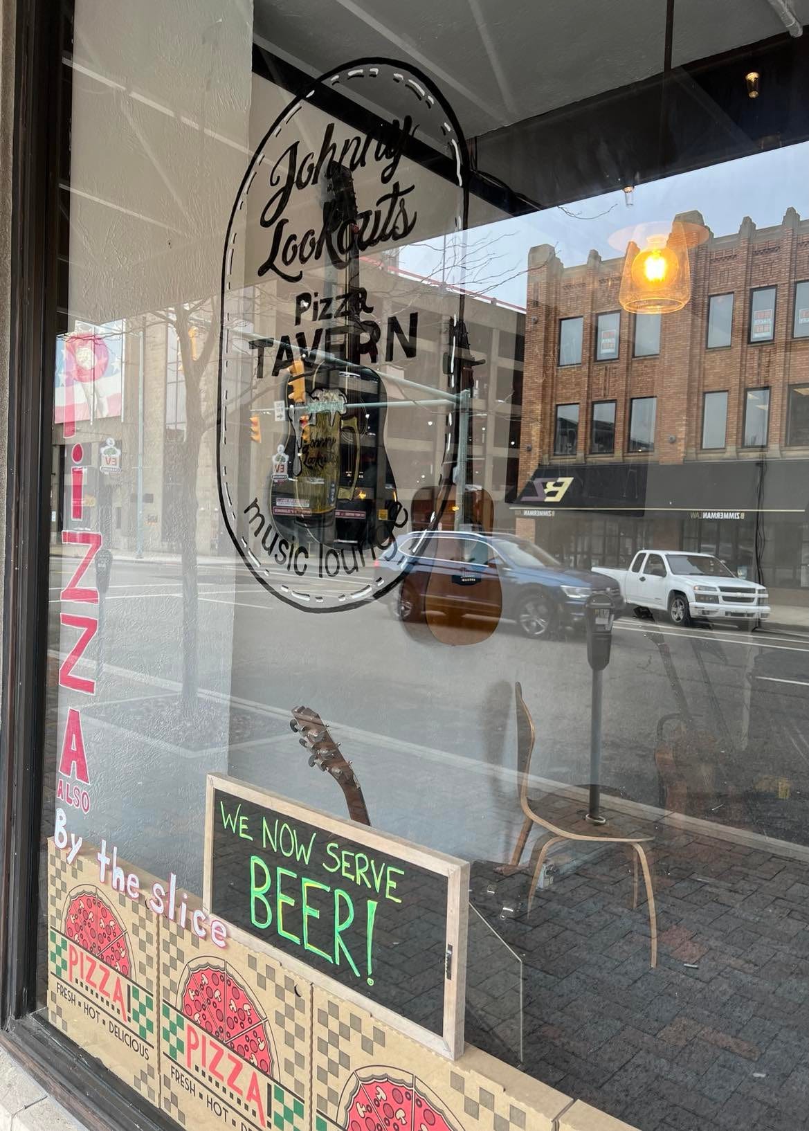 Johnny Lookouts serves up pizza, calzones, pepperoni rolls in Canton