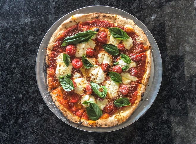 Πίτσα Margherita από τις πίτες Post Office, όπου ο Russo Hall είναι ο μαγειρικός διευθυντής.