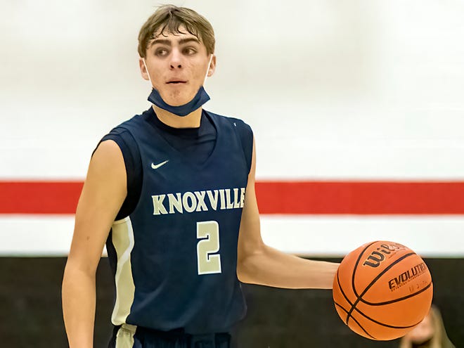 Knoxville High School senior David Hise brings the ball up the court during the Blue Bullets' 67-63 win over United on Friday, Jan. 7, 2022 in Monmouth.