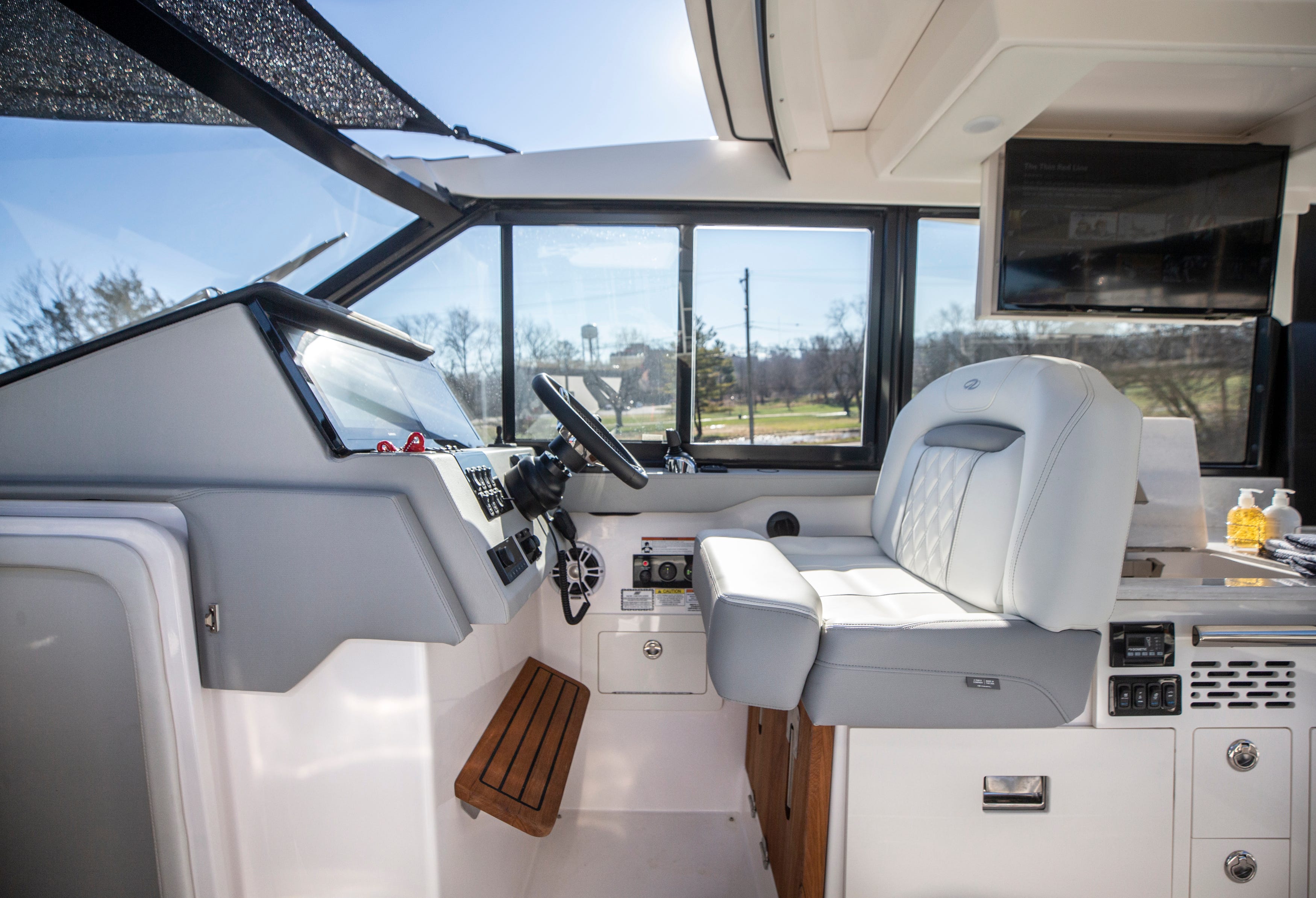 Louisville Boat & RV show 2022 Regal 36 Grande Coupe boat tour