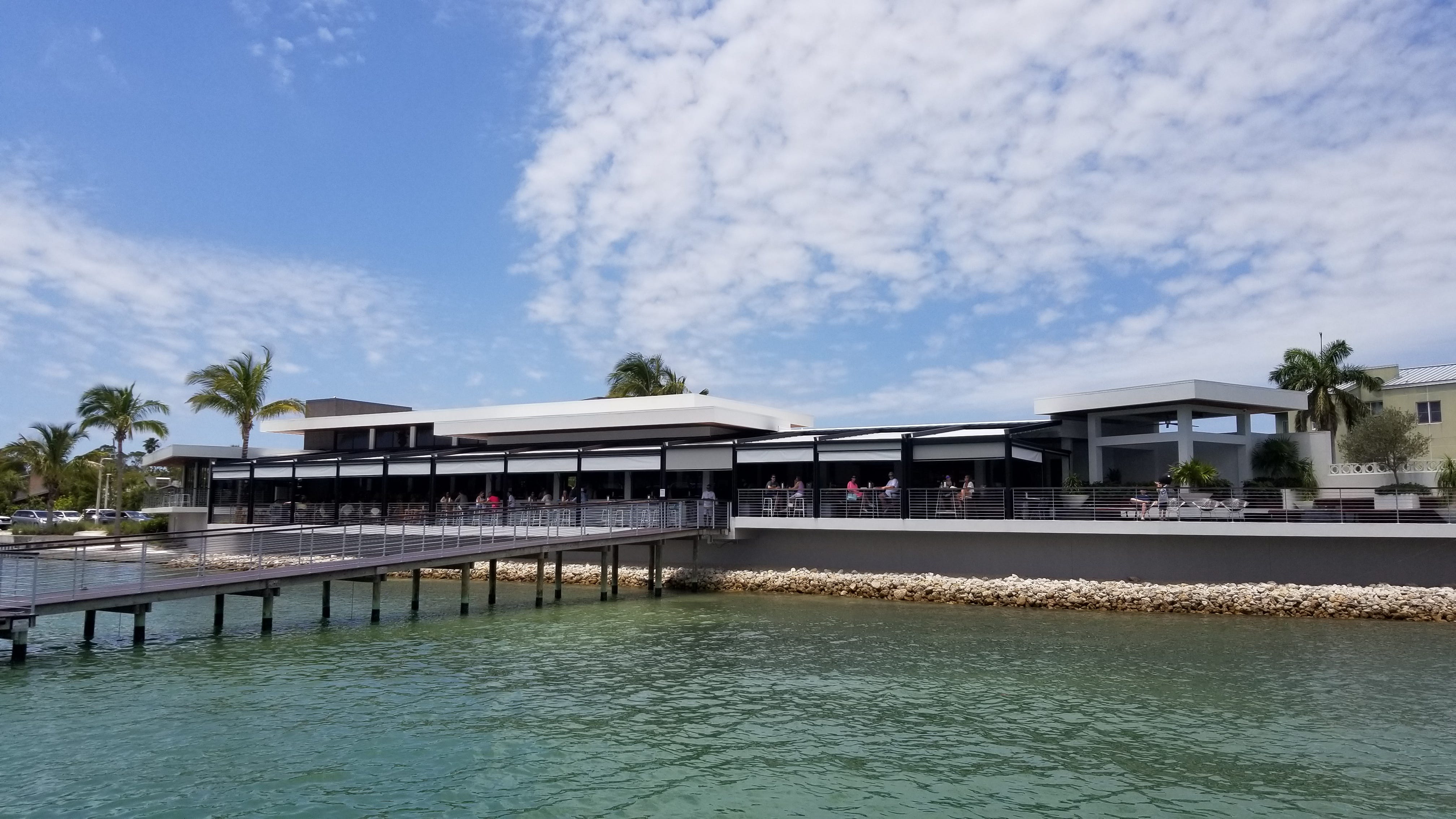 Best waterfront restaurants for outdoor dining near Anna Maria Island