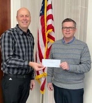 The State Bank of Toulon/Kewanee Banking Center recently donated $1,000 to the Kewanee Schools Foundation Endowment Fund, which will help with the areas of greatest need for KCUSD 229. Pictured is Kewanee Schools Foundation Board of Directors Treasurer Craig Gustafson (left) and SBT Senior Vice President Mark Rewerts.