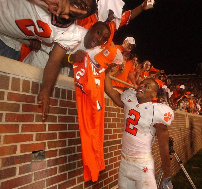 Former Clemson football player Chansi Stuckey is in line to become the new wide receivers coach at Notre Dame.