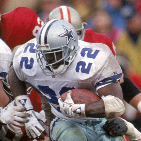 Emmitt Smith hustles for yards during the 1992 NFC