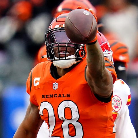 Cincinnati Bengals running back Joe Mixon (28) cel