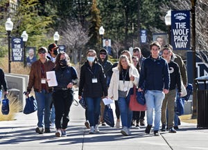 A group of new UNR students is escorted through the campus during an orientation on Jan. 14, 2022.