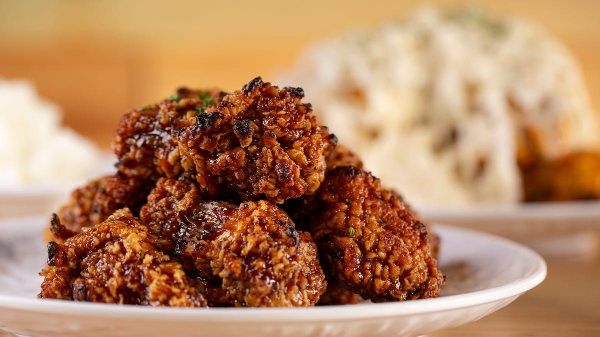 CM Chicken offers Korean-style fried chicken in casual setting CM Chicken offers Korean-style fried chicken in casual setting