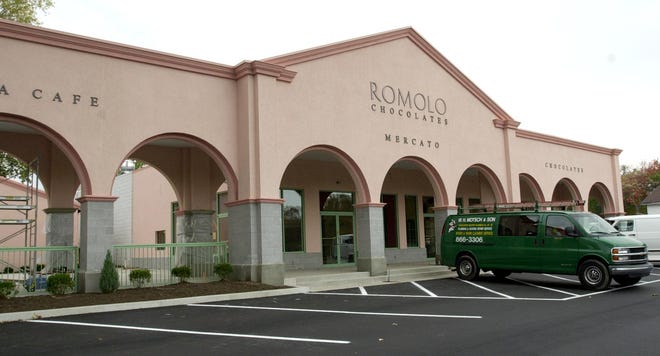 Romulo Chocolates, 1525 West Eighth Street, ha aperto la sua attuale sede nel 2008.