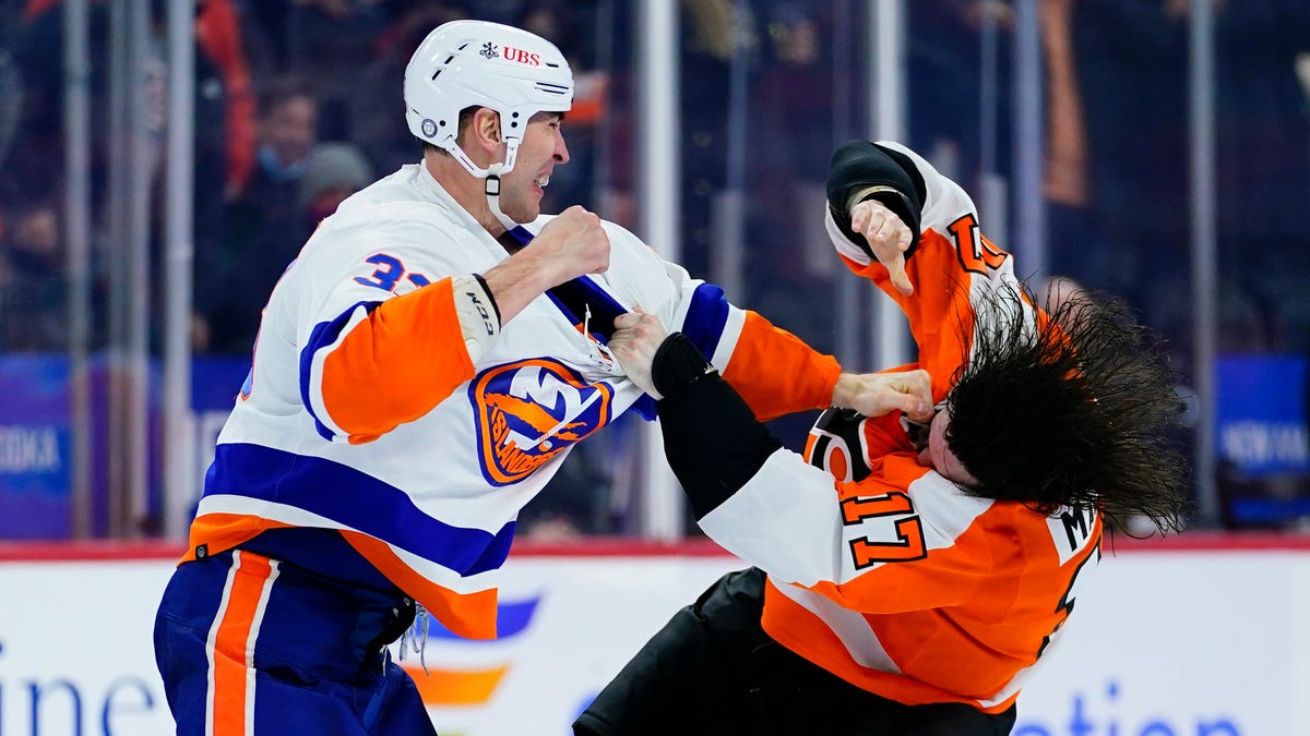 Jan. 18: New York Islanders' Zdeno Chara vs. Philadelphia Flyers' Zack MacEwen.