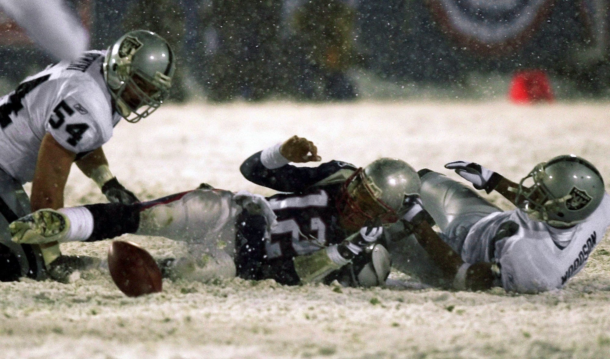 Tom Brady, Charles Woodson relive 'The Tuck Rule' together for first time in ESPN '30 for 30'