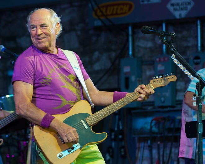 Jimmy Buffett and the Coral Reefer Band perform in May 2015 at Stubb's.