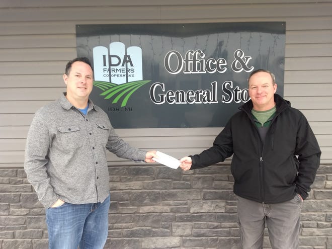 Ida Co-Op donates $1,655 to Student Ag Club at MCCC