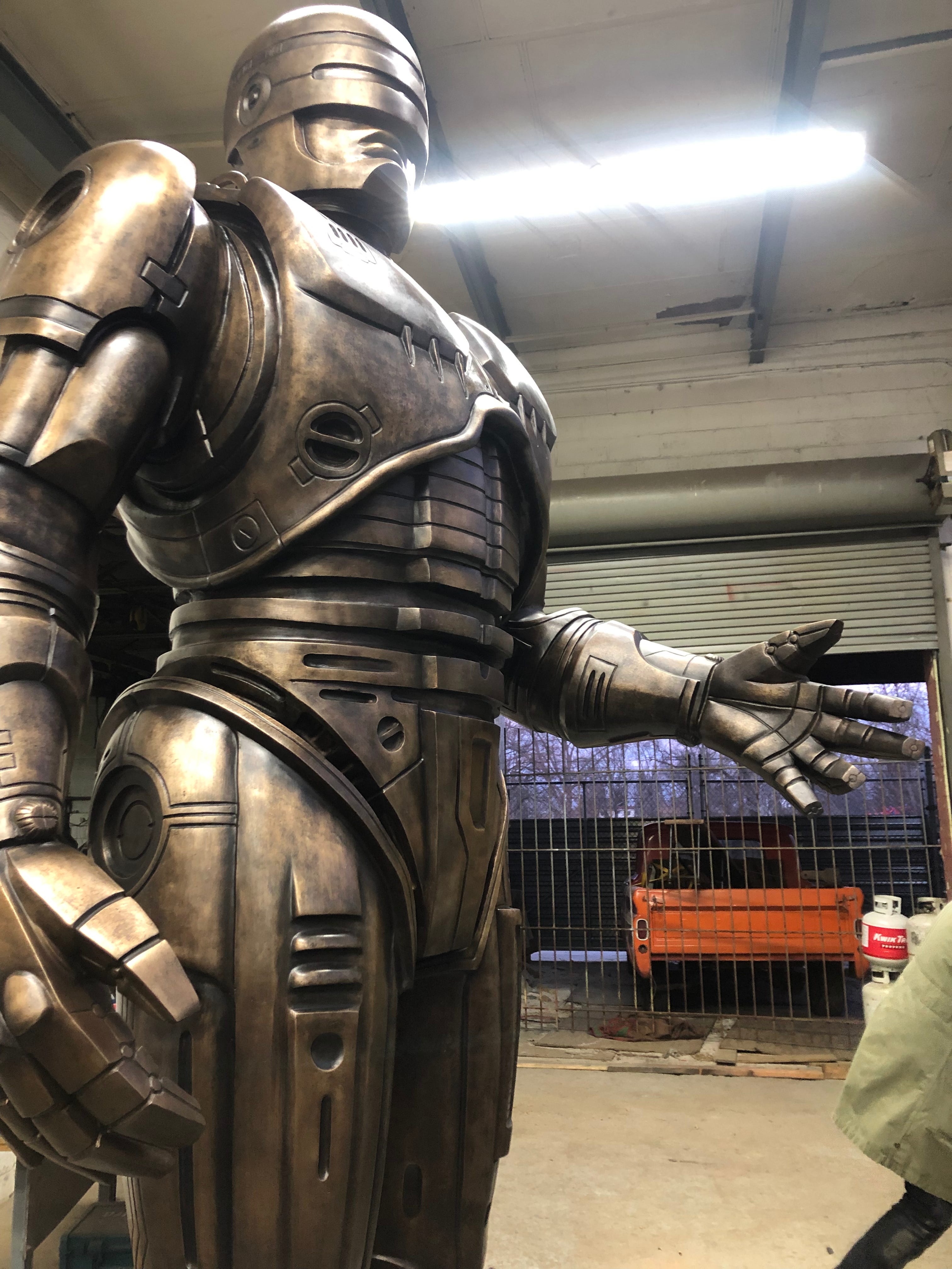 RoboCop Detroit telah pindah — dan dia satu langkah dari tampilan publik