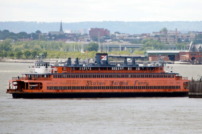 Komik ‘SNL’ Jost, Davidson membeli kapal Feri Staten Island