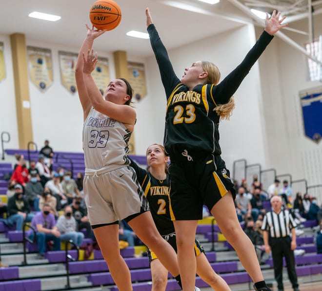 Monroe's Haley Higgins (33, left) shoots the ball against South Brunswick's Katie Rausch (23, right) on Saturday, Jan. 22, 2022.