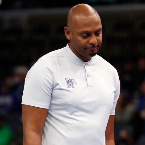 Memphis head coach Penny Hardaway reacts during th