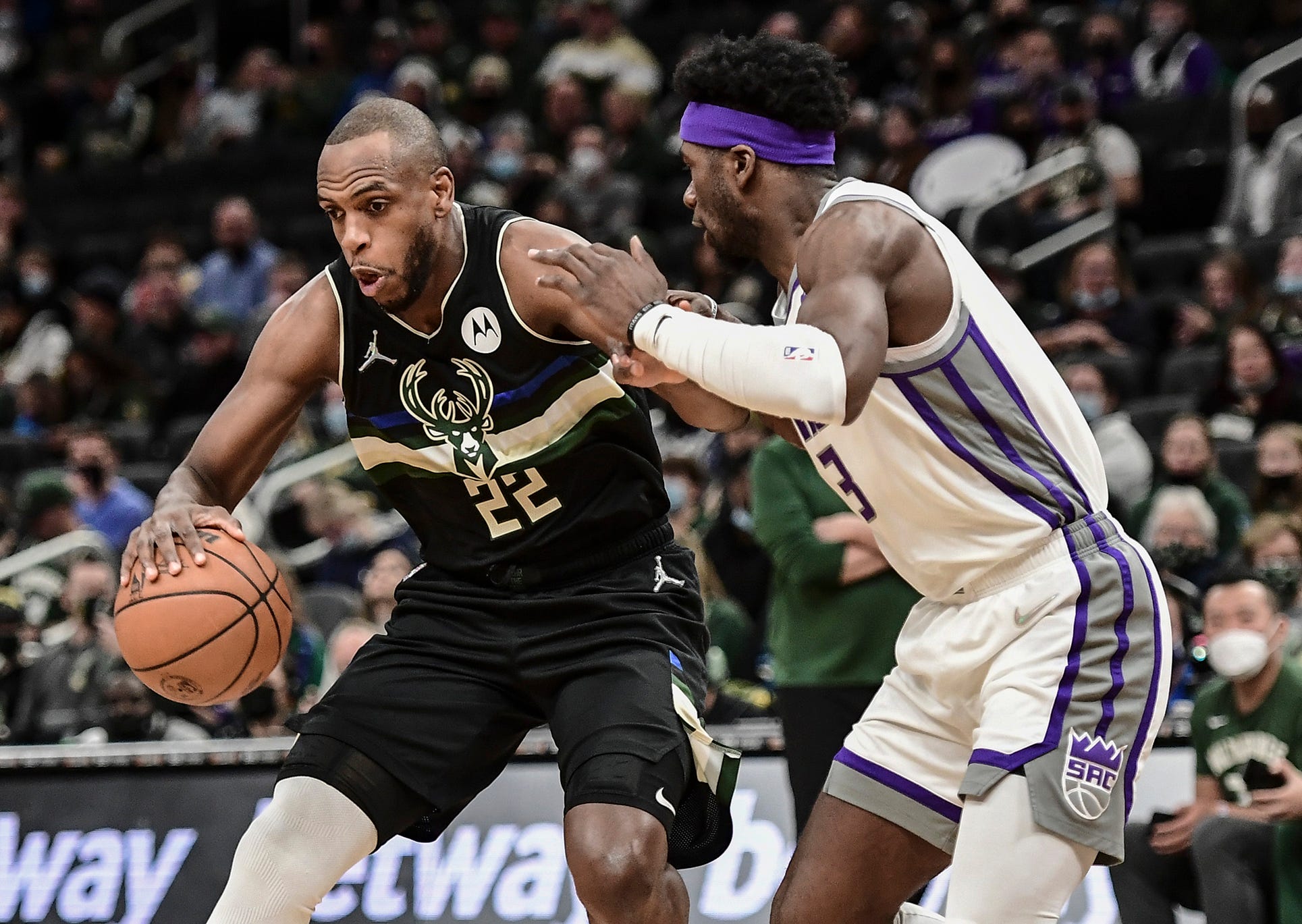 Bucks 133, Kings 127: Hot shooting and DiVincenzo's breakout help Milwaukee hold on