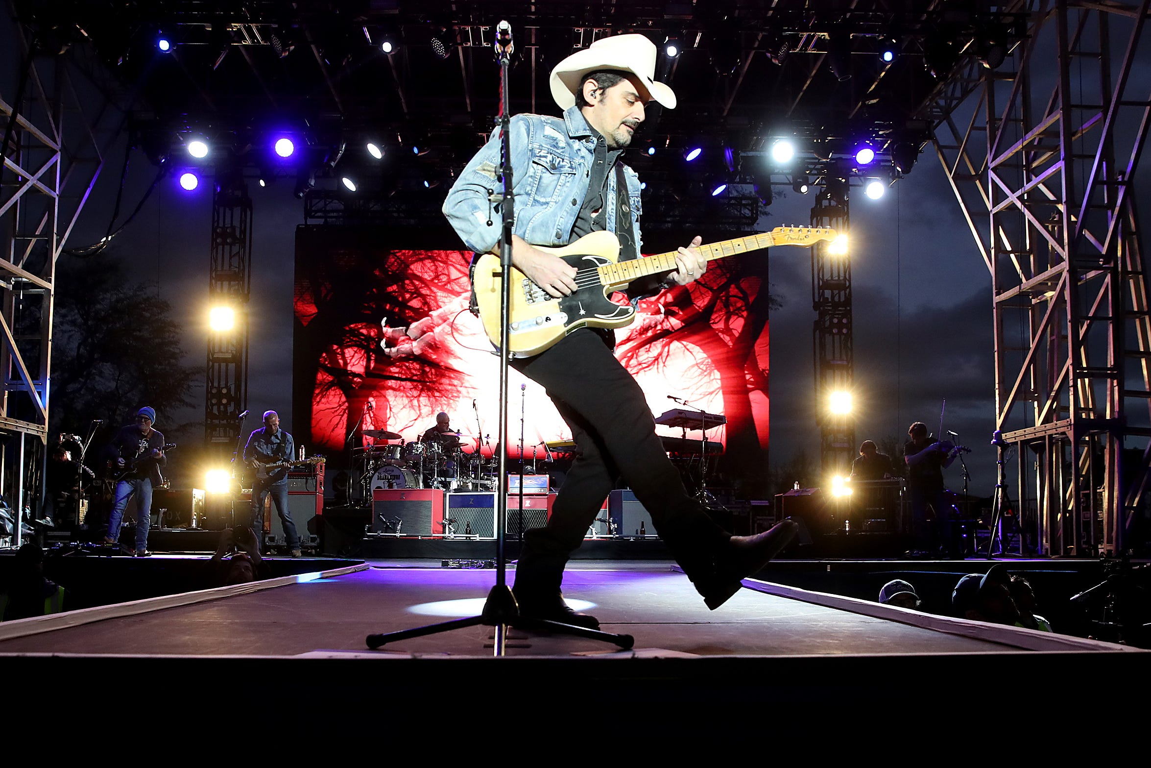 American Express Gwen Stefani, Darius Rucker to play concerts at golf
