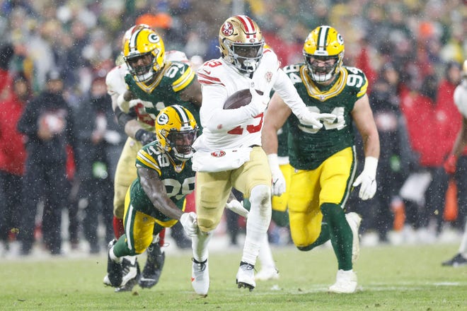 San Francisco 49ers wide receiver Deebo Samuel carries the ball during the third quarter at Lambeau Field.